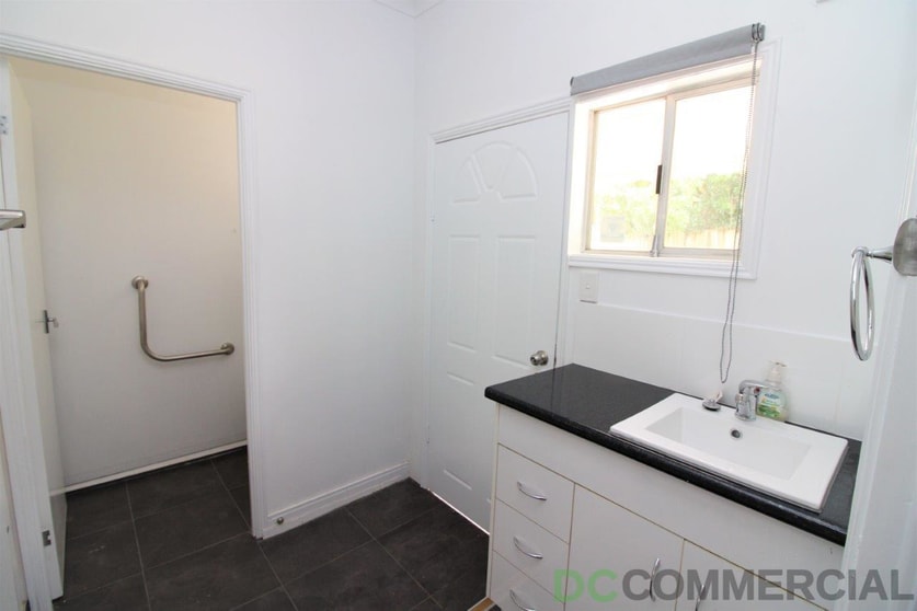 Click to view all images 10605 New England Highway Highfields QLD 4352 - Image 3