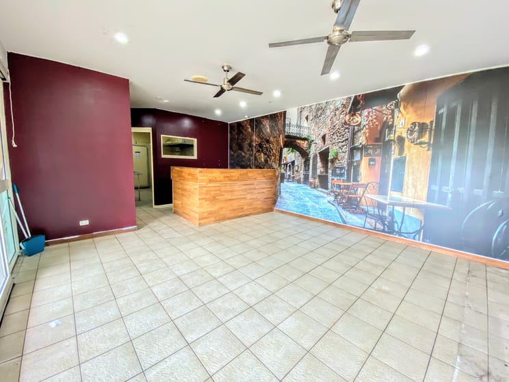 Click to view all images 16/9 Shillington Place Wishart QLD 4122 - Image 2