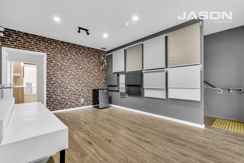 Click to view all images 37 Yellowbox Drive Craigieburn VIC 3064 - Image 2