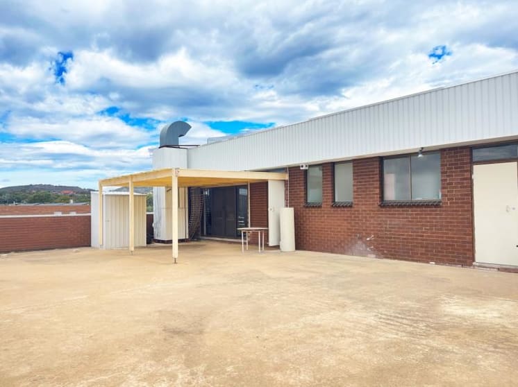 Click to view all images 32 Dundas Court Phillip ACT 2606 - Image 3
