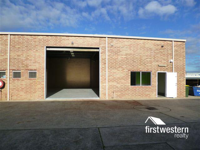 Click to view all images 4/233 Bank Street Welshpool WA 6106 - Image 1