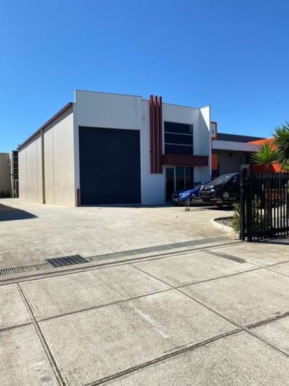 Click to view all images Unit 2/5 Katherine Drive Ravenhall VIC 3023 - Image 1