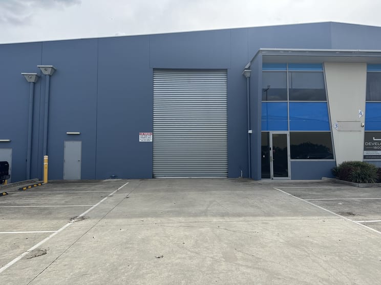 Click to view all images 3/216 Blackshaws Road Altona North VIC 3025 - Image 1