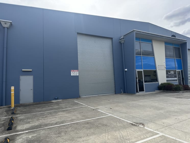 Click to view all images 3/216 Blackshaws Road Altona North VIC 3025 - Image 3