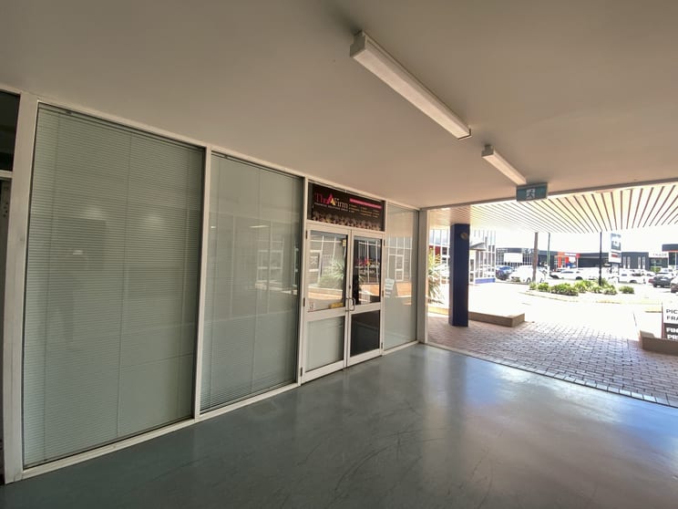 Click to view all images 5/9-11 Lawrence Drive Nerang QLD 4211 - Image 3
