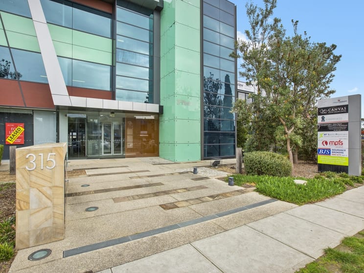 Click to view all images 2B/315 Main Street Mornington VIC 3931 - Image 2