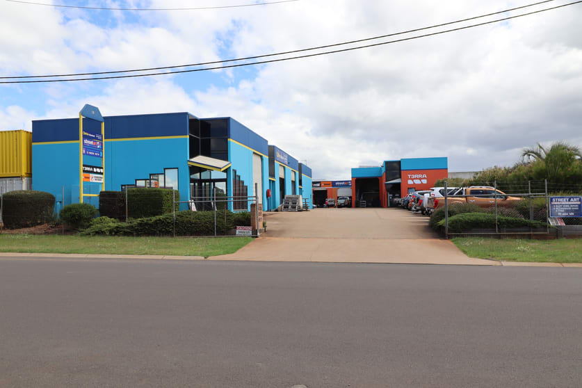 Click to view all images Unit 5/18 Rocla Court Glenvale QLD 4350 - Image 1