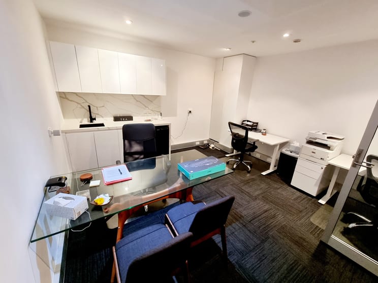Click to view all images 2/229 Macquarie Street Sydney NSW 2000 - Image 3