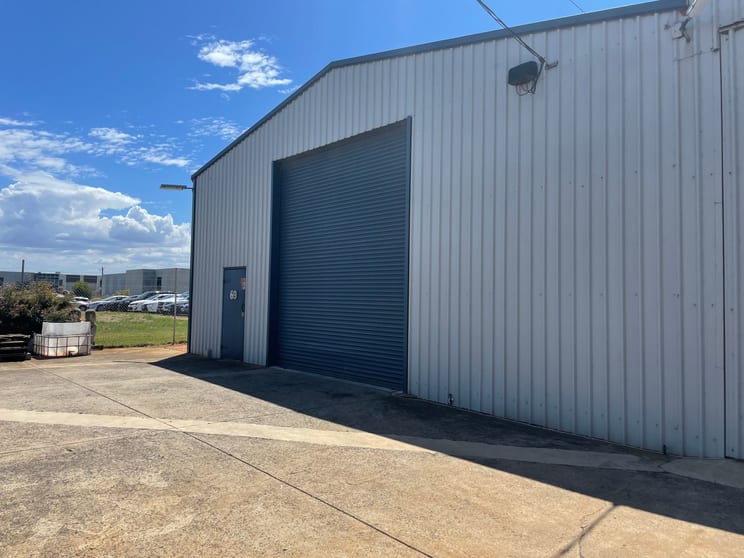 Click to view all images 69 Lock Avenue Werribee VIC 3030 - Image 1