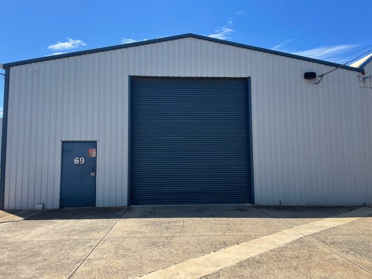 Click to view all images 69 Lock Avenue Werribee VIC 3030 - Image 2