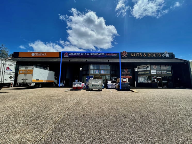 Click to view all images Unit 2/7-9 Tradelink Road Hillcrest QLD 4118 - Image 1