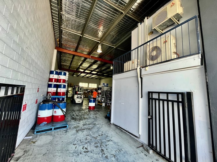 Click to view all images Unit 2/7-9 Tradelink Road Hillcrest QLD 4118 - Image 3
