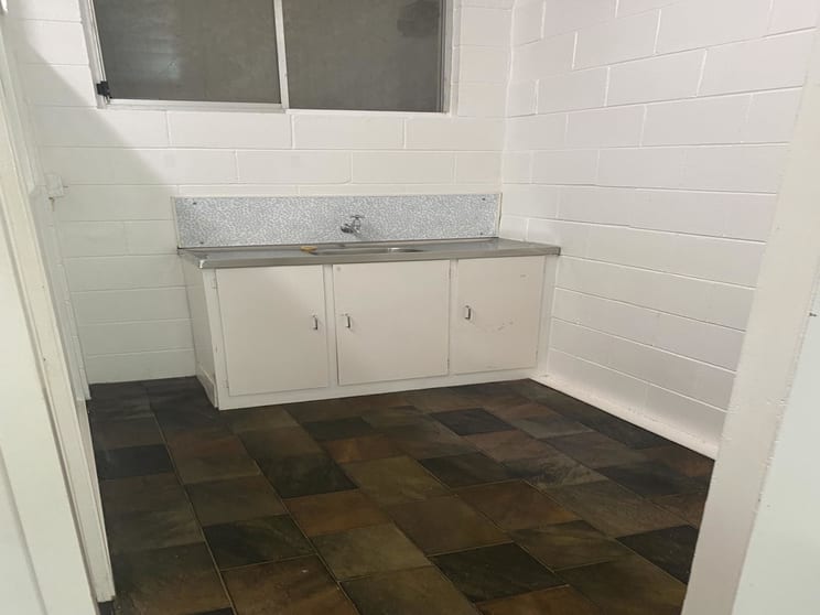 Click to view all images 2/16 Torquay Road Pialba QLD 4655 - Image 3