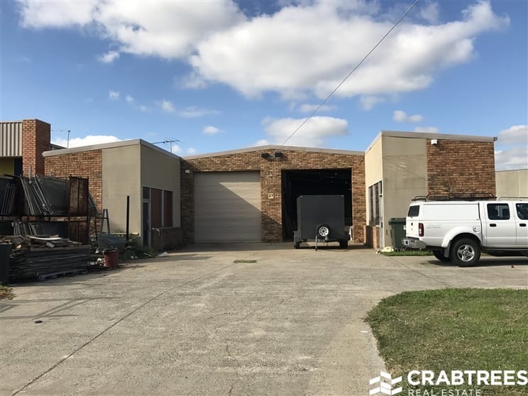 Click to view all images 2/27 Concord Crescent Carrum Downs VIC 3201 - Image 3