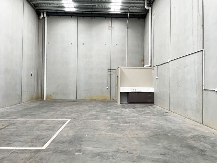 Click to view all images 5 Tyche Place Clyde North VIC 3978 - Image 4