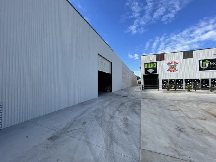 Click to view all images 2 Romet Road Wodonga VIC 3690 - Image 1
