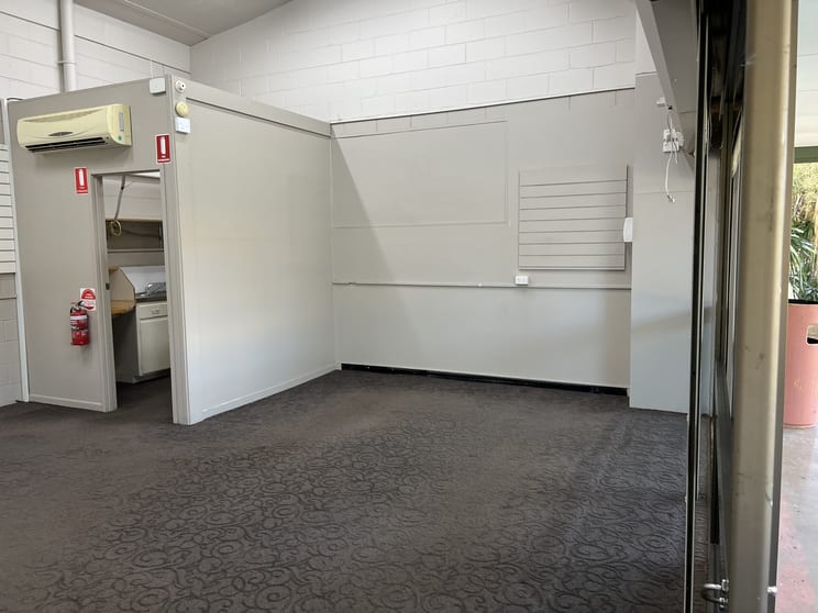 Click to view all images 16/18 Queen Elizabeth Drive Dysart QLD 4745 - Image 2