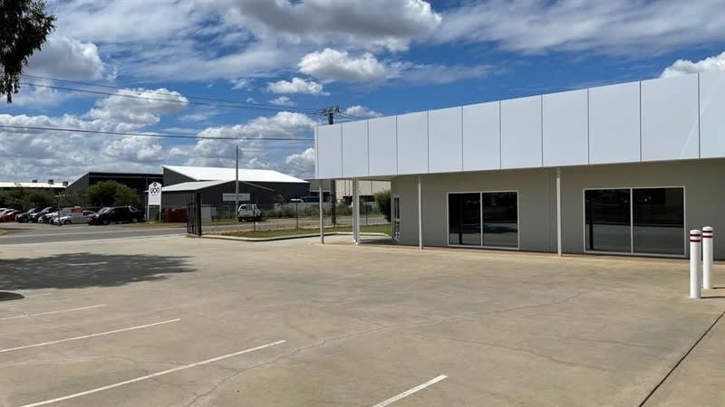 Click to view all images 404 Victoria Road Malaga WA 6090 - Image 3