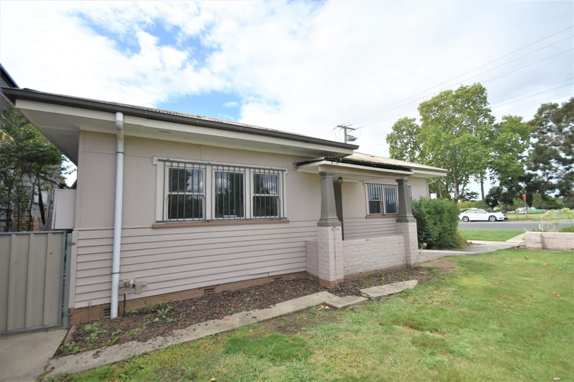 Click to view all images 582 Hovell Street Albury NSW 2640 - Image 1