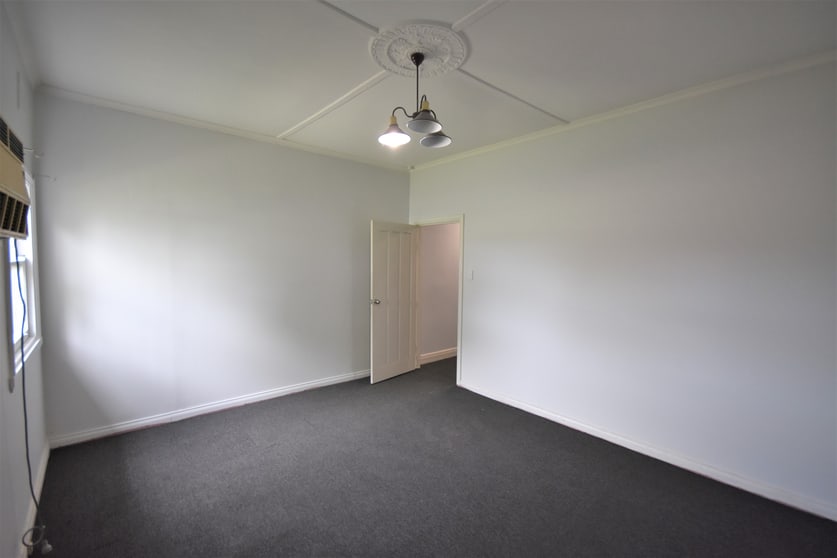 Click to view all images 582 Hovell Street Albury NSW 2640 - Image 3
