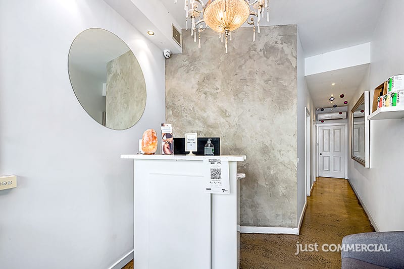 Click to view all images 2/186 Barkly Street St Kilda VIC 3182 - Image 3