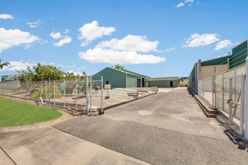 Click to view all images AVAILABLE NOW/58 Callemondah Drive Clinton QLD 4680 - Image 3