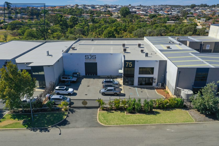 Click to view all images 75 Erceg Road Yangebup WA 6164 - Image 1