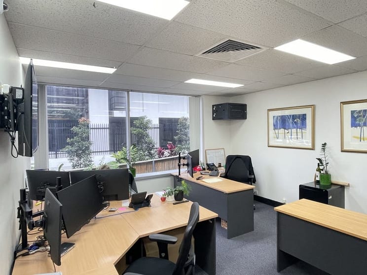 Click to view all images 19/10 Benson Street Toowong QLD 4066 - Image 3