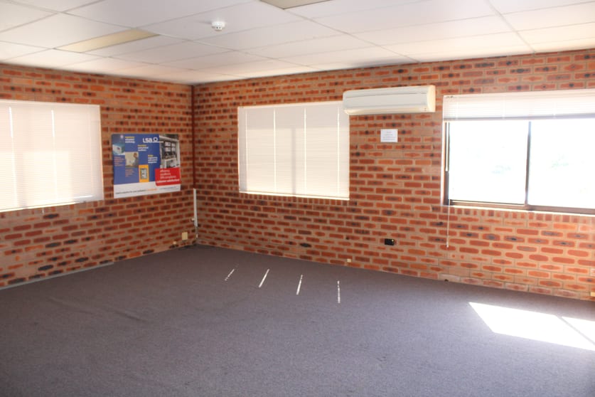Click to view all images 6/2 Resolution Drive Caringbah NSW 2229 - Image 3