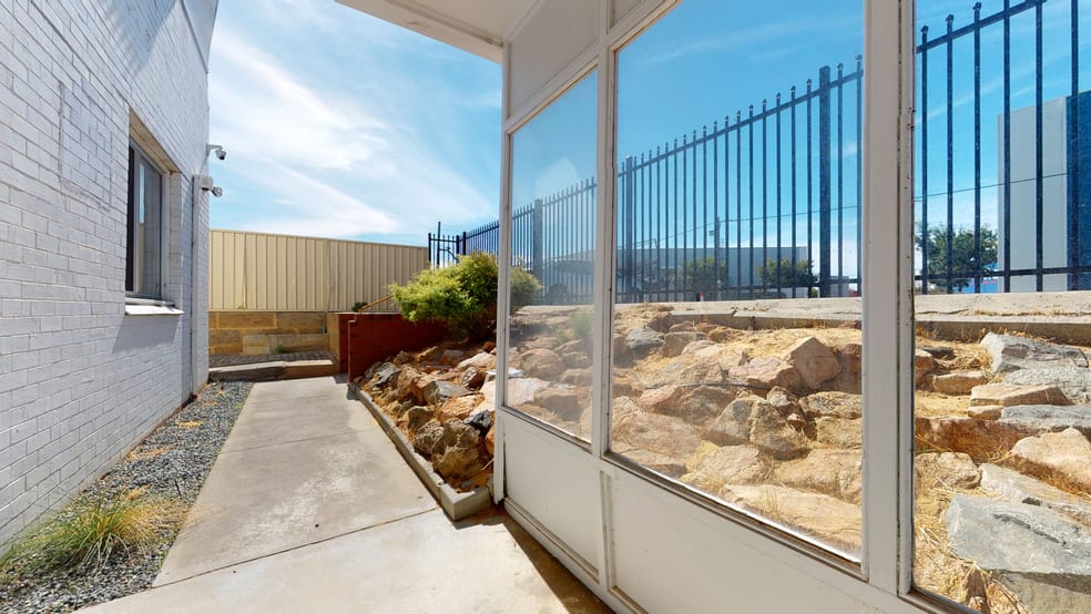 Click to view all images 2/15-21 Stockdale Road O'connor WA 6163 - Image 3