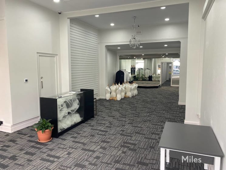 Click to view all images 206 Upper Heidelberg Road Ivanhoe VIC 3079 - Image 3