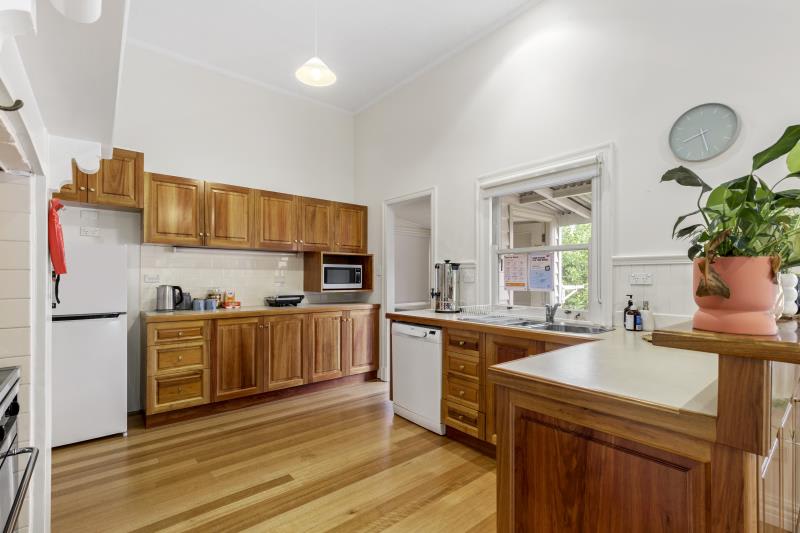 Click to view all images 308 Bellerine Street/308 Bellerine Street South Geelong VIC 3220 - Image 2