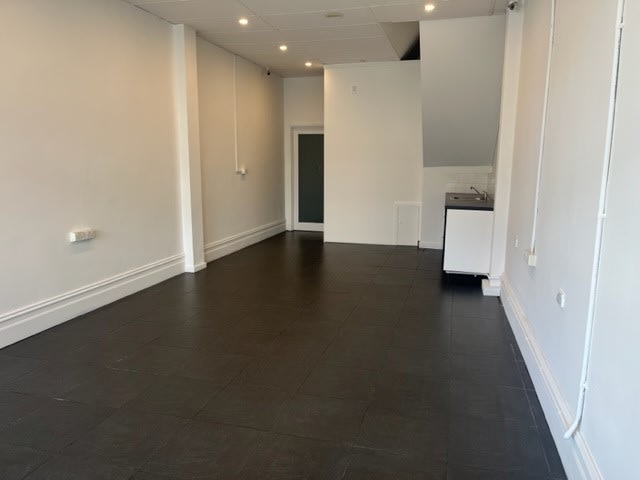 Click to view all images 476 Macaulay Road Kensington VIC 3031 - Image 2