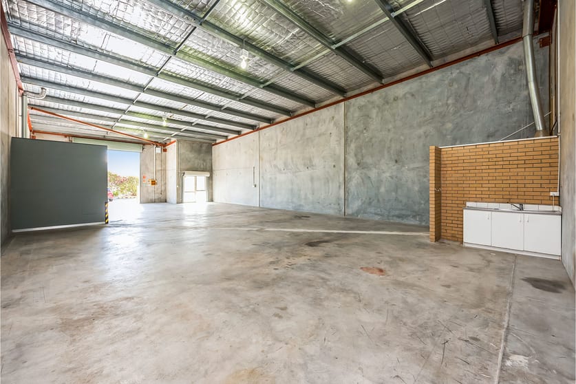 Click to view all images 2/4 McDonald Crescent Bassendean WA 6054 - Image 3