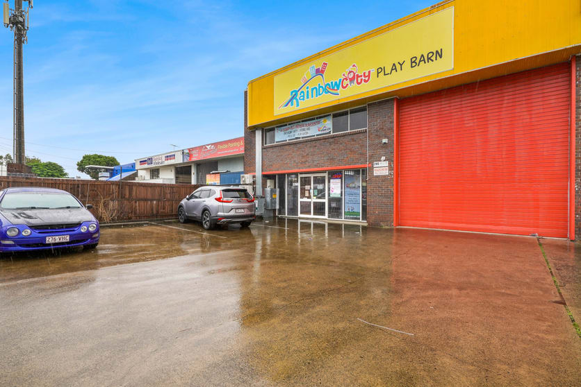Click to view all images Unit 1/7-11 Central Court Hillcrest QLD 4118 - Image 2