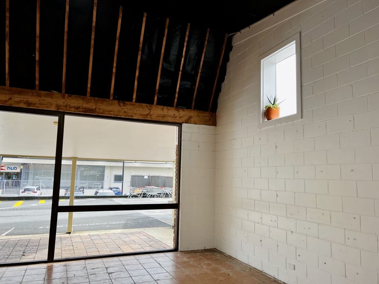 Click to view all images 1/84 Rajah Road Ocean Shores NSW 2483 - Image 3