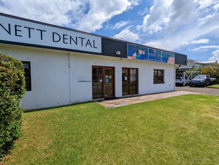 Click to view all images 2/125 Anzac Avenue Newtown QLD 4350 - Image 3