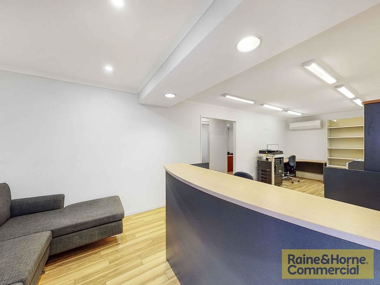 Click to view all images 2A/37 Queens Road Everton Hills QLD 4053 - Image 2