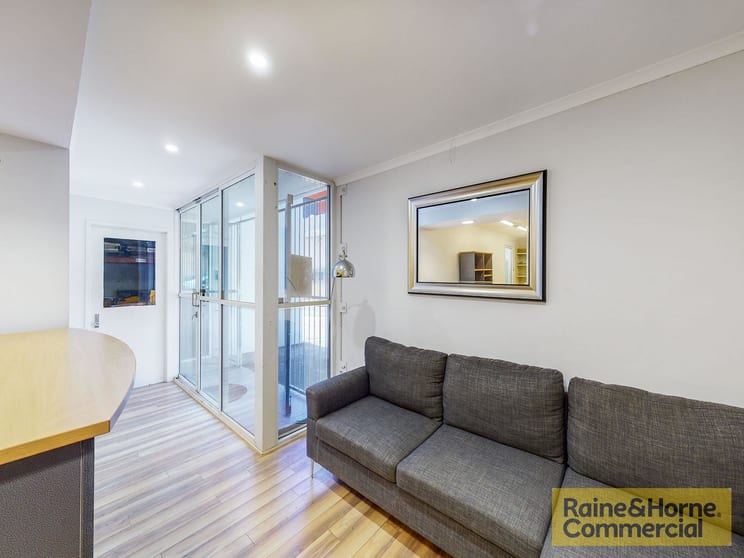 Click to view all images 2A/37 Queens Road Everton Hills QLD 4053 - Image 3