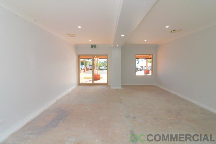 Click to view all images 9a/2-4 Plaza Circle Highfields QLD 4352 - Image 1