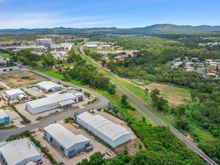 Click to view all images WHOLE OF PROPERTY/1 Lawson Street Parkhurst QLD 4702 - Image 3
