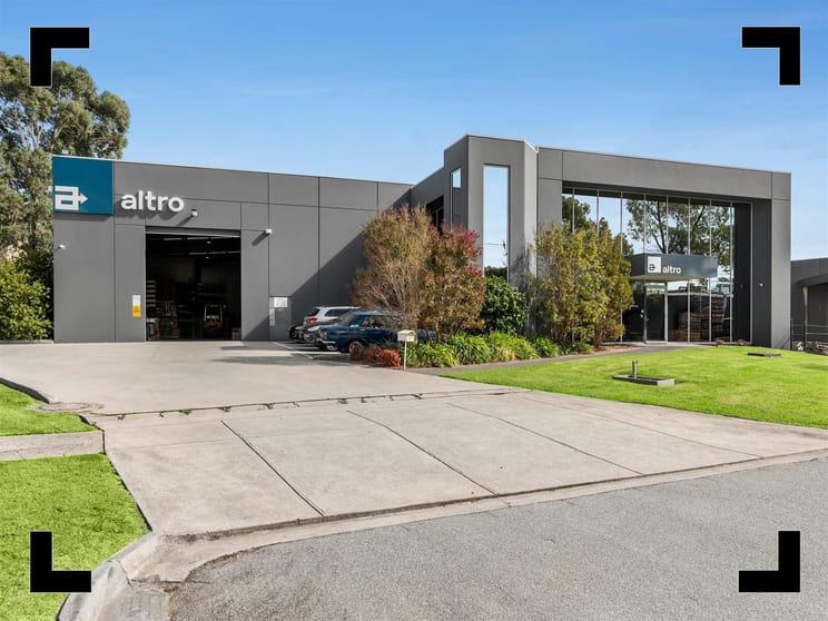Click to view all images 3 St Andrews Court Rowville VIC 3178 - Image 1