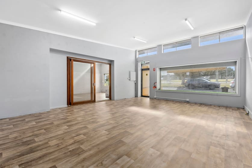Click to view all images Shops 1 &/136 Ormond Road East Geelong VIC 3219 - Image 3