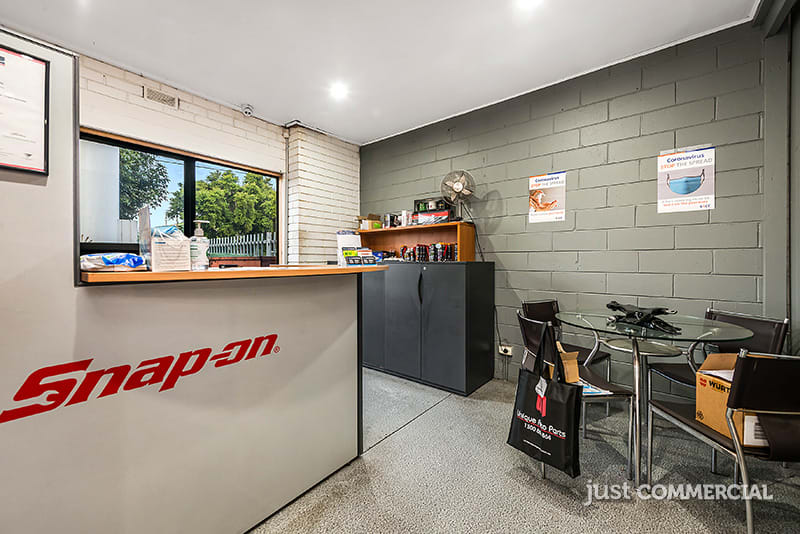 Click to view all images 2/431 Warrigal Road Moorabbin VIC 3189 - Image 3