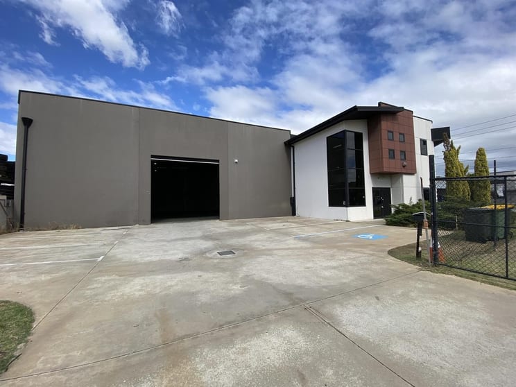 Click to view all images 14 Boulder Road Malaga WA 6090 - Image 1