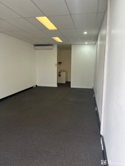 Click to view all images 1/180 Sladen Cranbourne VIC 3977 - Image 3