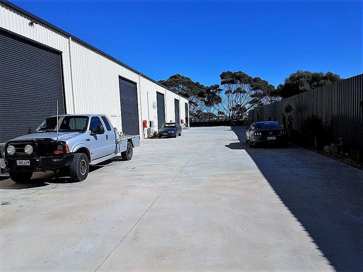 Click to view all images 31 Lindsay Road Lonsdale SA 5160 - Image 1