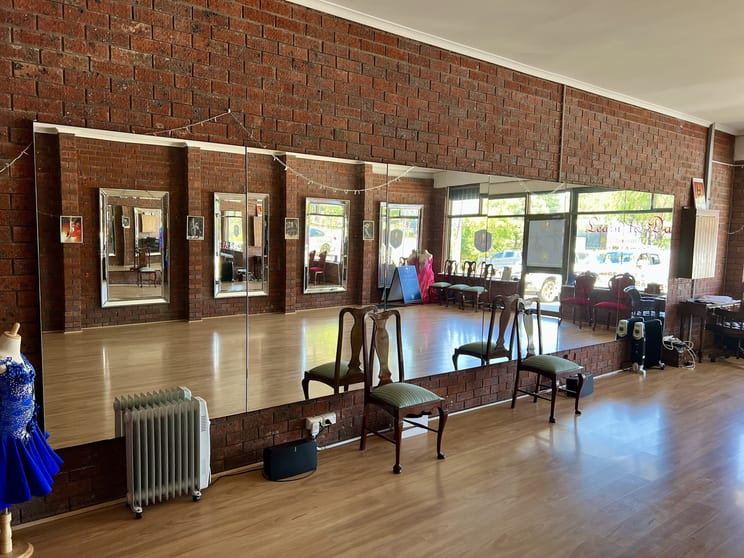 Click to view all images 140 Colby Drive Belgrave South VIC 3160 - Image 2