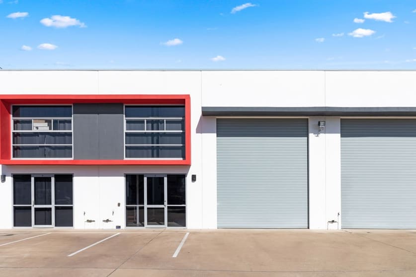 Click to view all images 2/6 Victory East Street Urangan QLD 4655 - Image 2