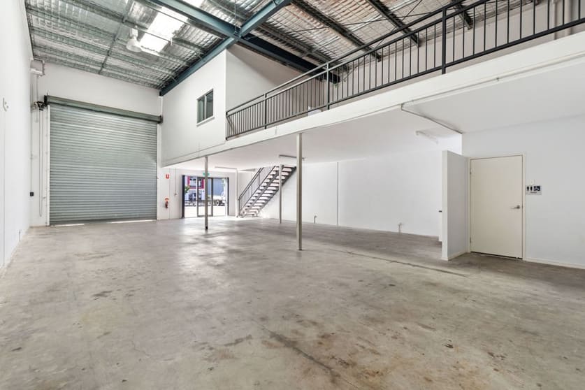 Click to view all images 2/6 Victory East Street Urangan QLD 4655 - Image 3